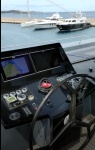 Serwis silnika morskiego John Deere na jachcie zacumowanym na wyspie  Sardynia.